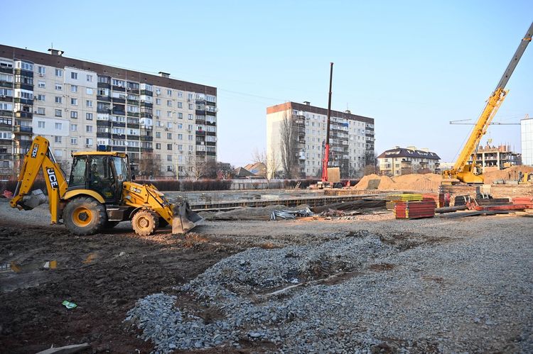 Голова ОВА оглянув хід будівництва ветеранського простору в Ужгороді