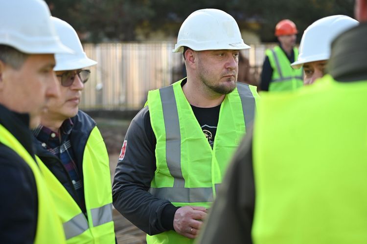 Голова ОВА оглянув хід будівництва ветеранського простору в Ужгороді