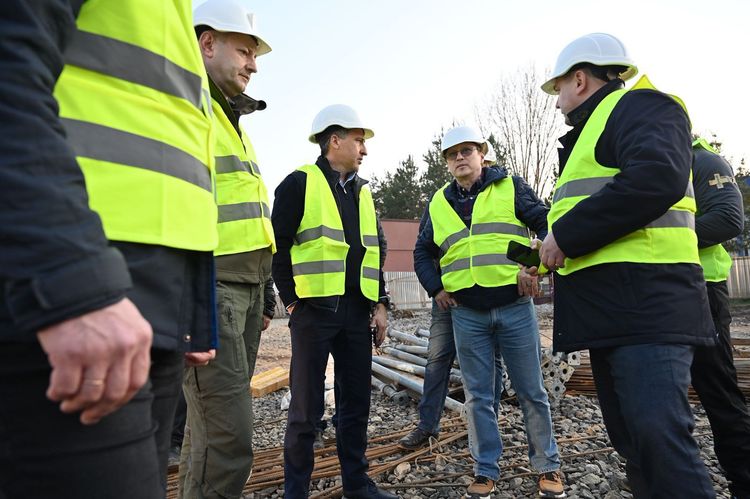 Голова ОВА оглянув хід будівництва ветеранського простору в Ужгороді
