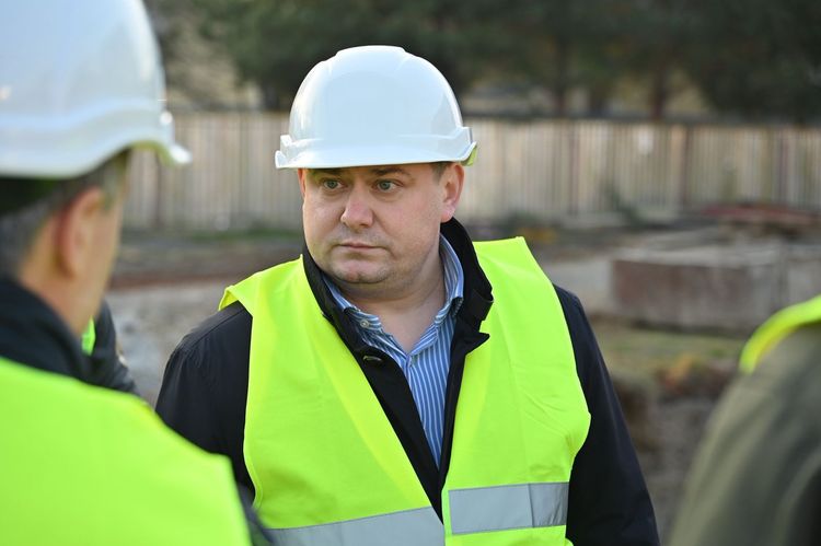 Голова ОВА оглянув хід будівництва ветеранського простору в Ужгороді