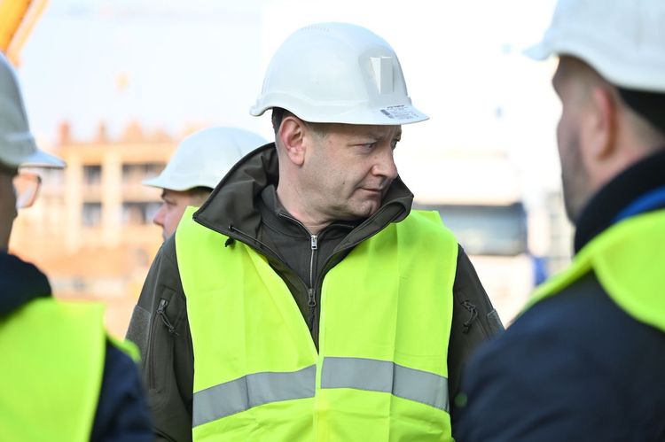 Голова ОВА оглянув хід будівництва ветеранського простору в Ужгороді