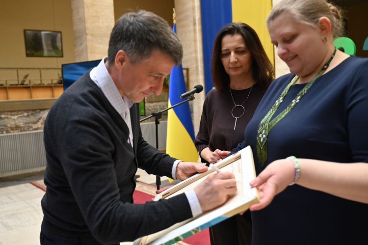 Через мистецтво Закарпаття розповість світу про силу українських жінок