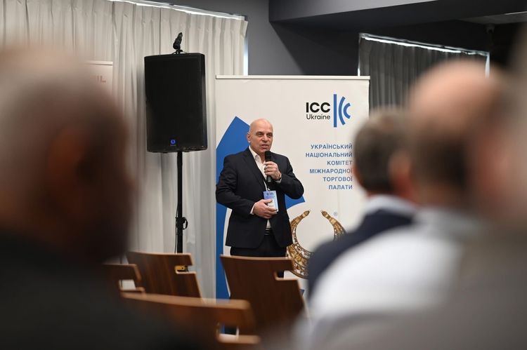 Стратегія 2026: на Ужгородщині обговорили шляхи фінансування та відновлення громад
