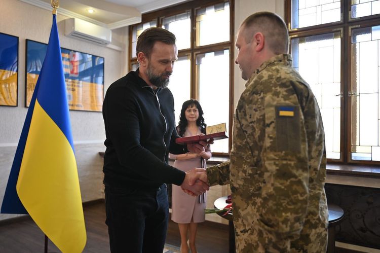 Чотирьом закарпатцям вручили високі державні нагороди.