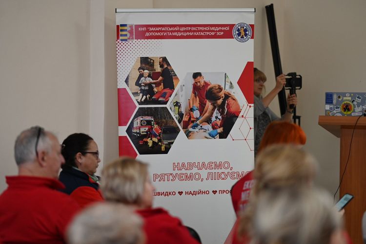 Для диспетчерів закарпатської екстренки провели тренінг з інклюзивної комунікації та стресостійкості