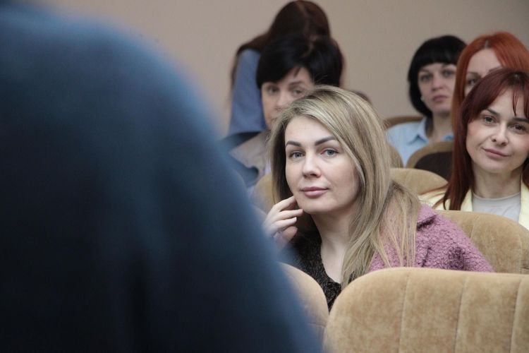 Ізраїльські фахівці провели воркшоп із професійної стресостійкості для працівників ОВА й центру соцслужб
