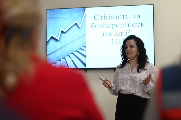 Для диспетчерів закарпатської екстренки провели тренінг з інклюзивної комунікації та стресостійкості