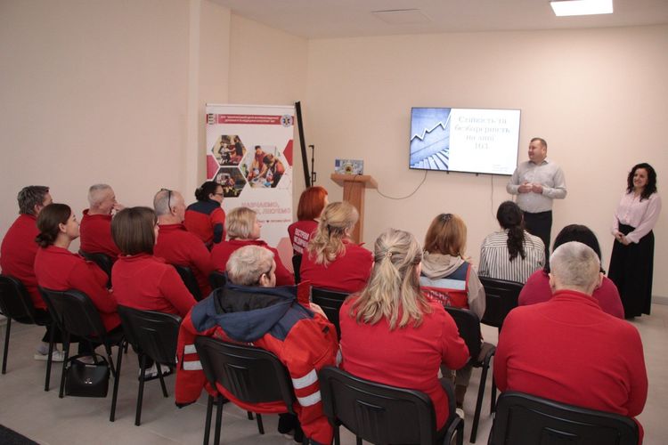 Для диспетчерів закарпатської екстренки провели тренінг з інклюзивної комунікації та стресостійкості