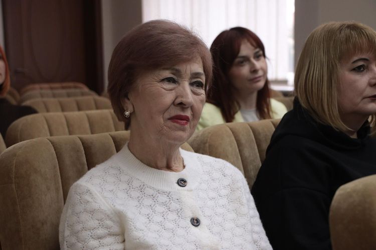 Ізраїльські фахівці провели воркшоп із професійної стресостійкості для працівників ОВА й центру соцслужб