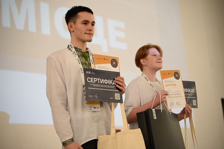 В Ужгороді нагородили переможців фінального етапу олімпіади з біології