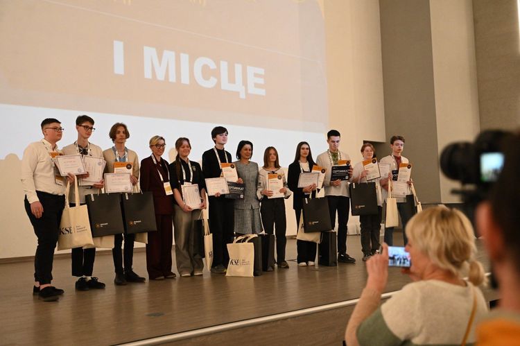 В Ужгороді нагородили переможців фінального етапу олімпіади з біології