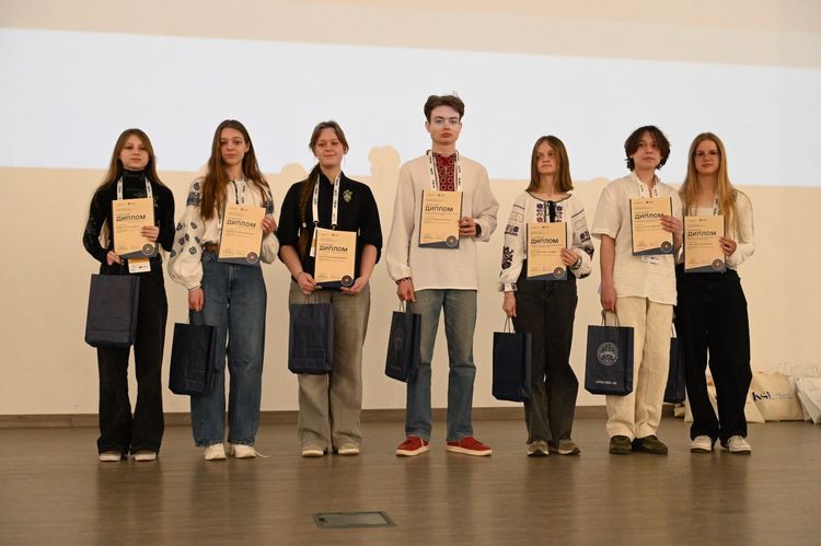 В Ужгороді нагородили переможців фінального етапу олімпіади з біології