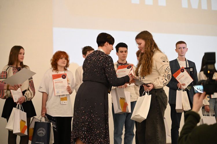 В Ужгороді нагородили переможців фінального етапу олімпіади з біології