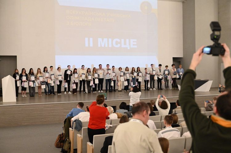 В Ужгороді нагородили переможців фінального етапу олімпіади з біології