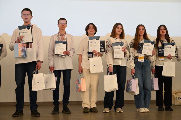 В Ужгороді нагородили переможців фінального етапу олімпіади з біології