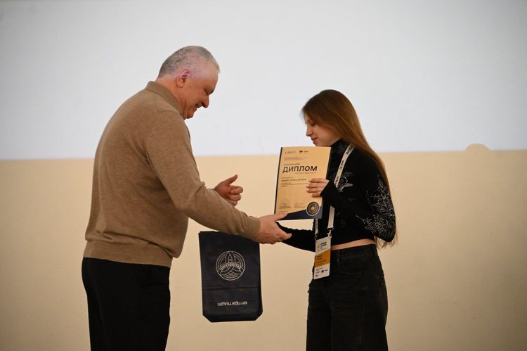 В Ужгороді нагородили переможців фінального етапу олімпіади з біології