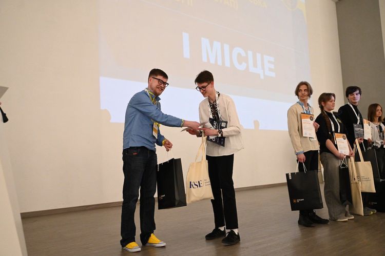 В Ужгороді нагородили переможців фінального етапу олімпіади з біології