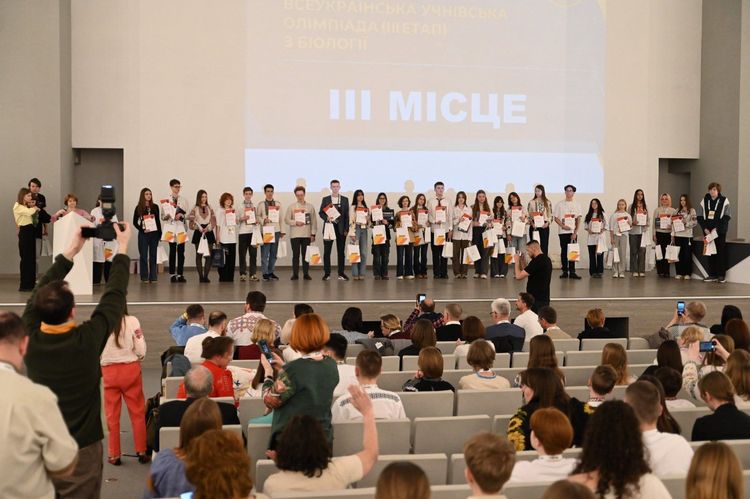 В Ужгороді нагородили переможців фінального етапу олімпіади з біології