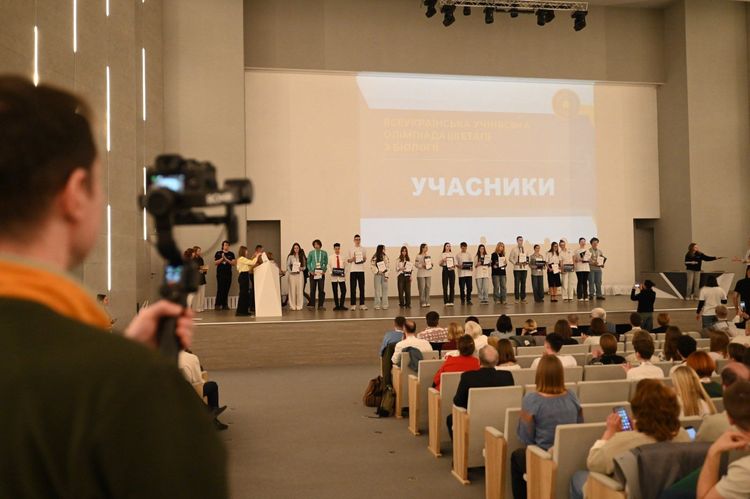 В Ужгороді нагородили переможців фінального етапу олімпіади з біології