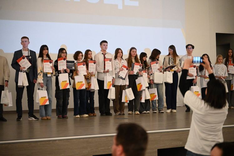 В Ужгороді нагородили переможців фінального етапу олімпіади з біології