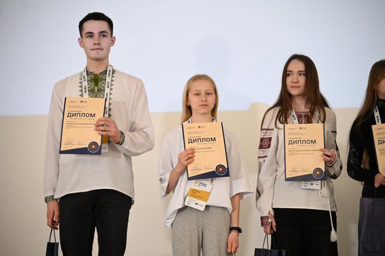 В Ужгороді нагородили переможців фінального етапу олімпіади з біології