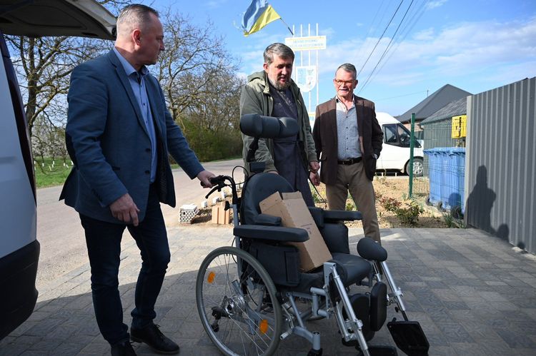 Амбасадор Закарпаття у Словаччині передав допомогу підопічним притулку БФ «Спиридон» 