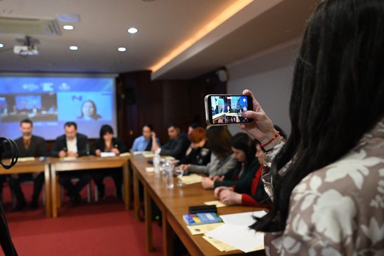 Підтримка та інтеграція: на Закарпатті відбувся круглий стіл до Міжнародного дня ромів