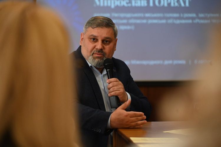 Підтримка та інтеграція: на Закарпатті відбувся круглий стіл до Міжнародного дня ромів