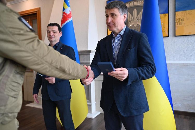 Бійця спецпідрозділу «Стугна» відзначили нагрудним знаком «Честь і доблесть Закарпаття»