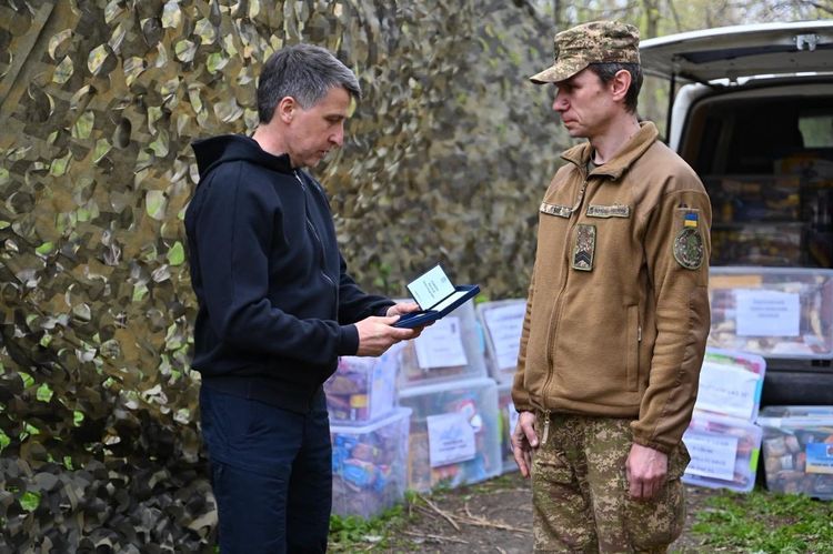 Технічна допомога та великодні гостинці від громад Закарпаття надійшли воїнам Нацгвардії