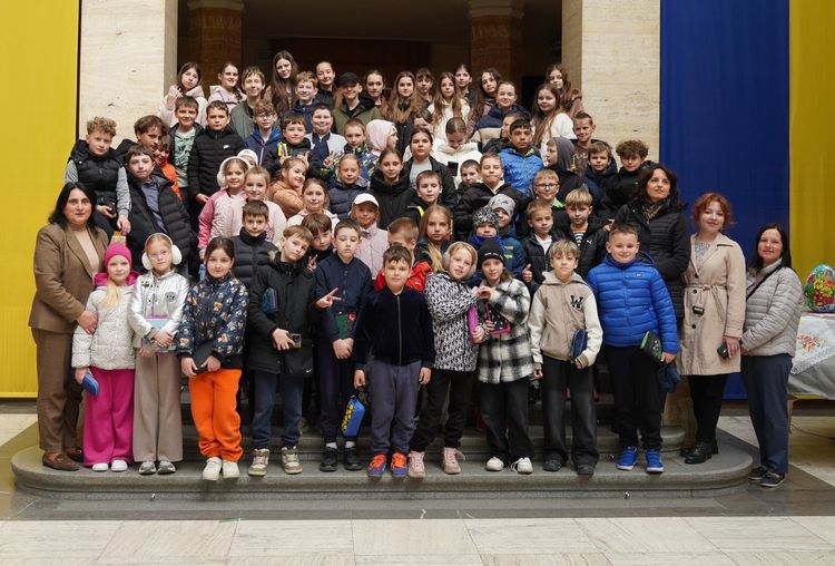 Понад 100 школярів узяли участь у великодніх майстер-класах на площі Народній