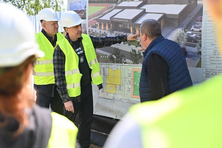 Мирослав Білецький і Наталія Калмикова проінспектували будівництво ветеранського простору в Ужгороді