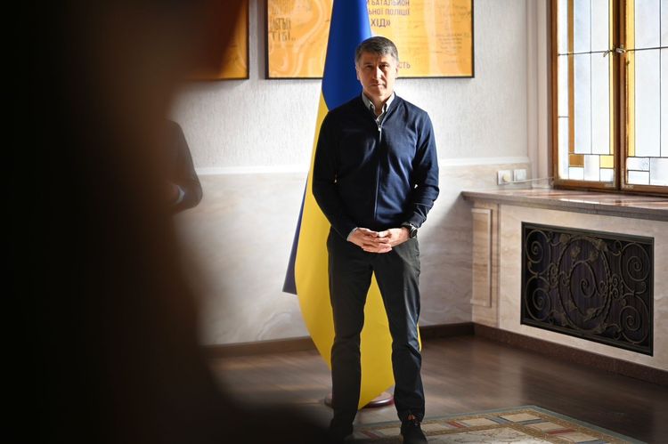 Керівництво області відзначило патрульних за затримання озброєного школяра в Чопі