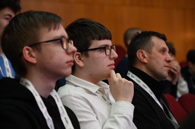 77 юних астрономів з усієї країни змагаються в Ужгороді за звання найкращого