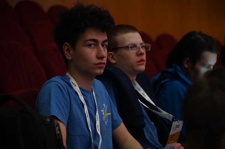 77 юних астрономів з усієї країни змагаються в Ужгороді за звання найкращого
