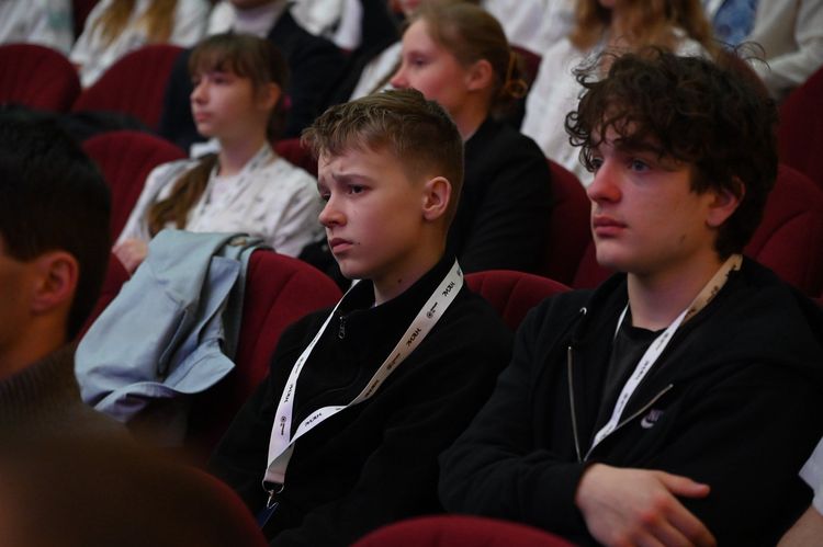 77 юних астрономів з усієї країни змагаються в Ужгороді за звання найкращого