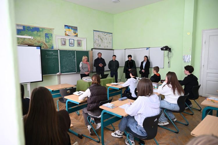 Юрій Гузинець відвідав заклади освіти Берегівського району