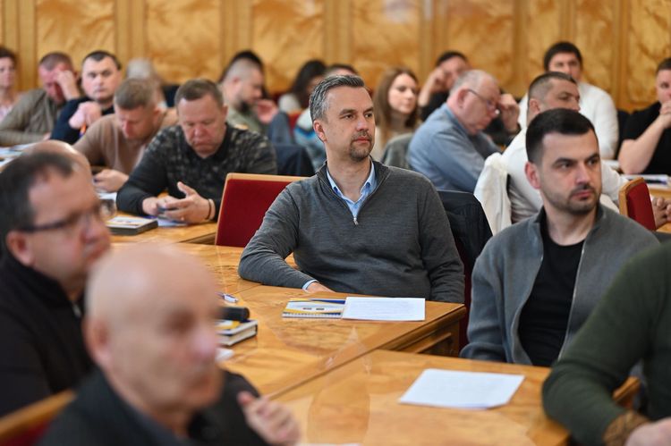 Виклики і пріоритети розвитку деревообробної та меблевої галузей обговорили в ОВА