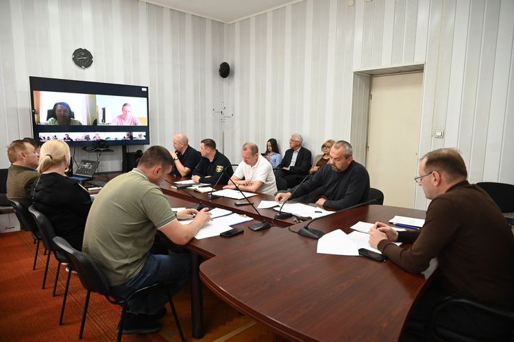 Комісія з питань ТЕБ та НС скоординувала кроки для ліквідації масштабної пожежі на Воловеччині