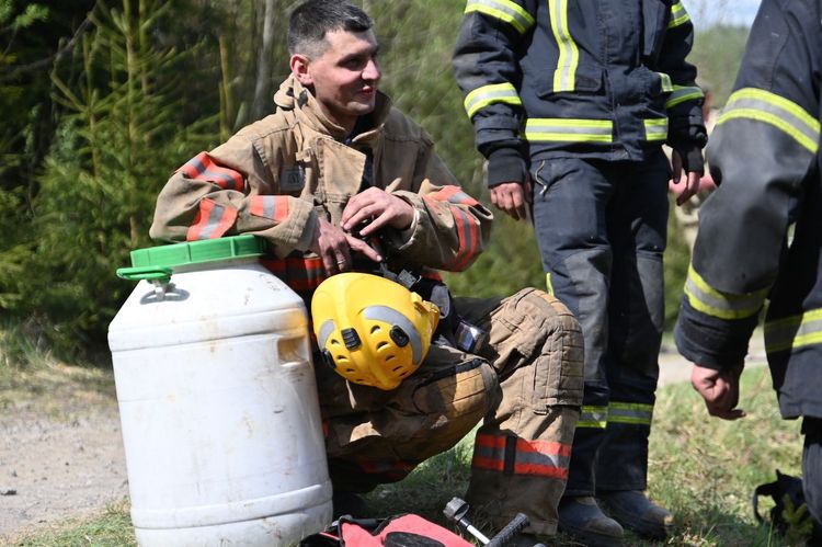 На Мукачівщині другу добу триває ліквідація масштабної лісової пожежі