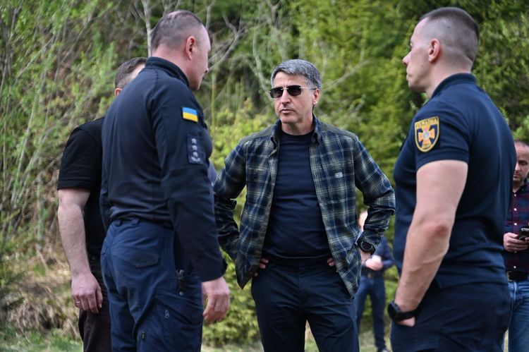 На Мукачівщині другу добу триває ліквідація масштабної лісової пожежі