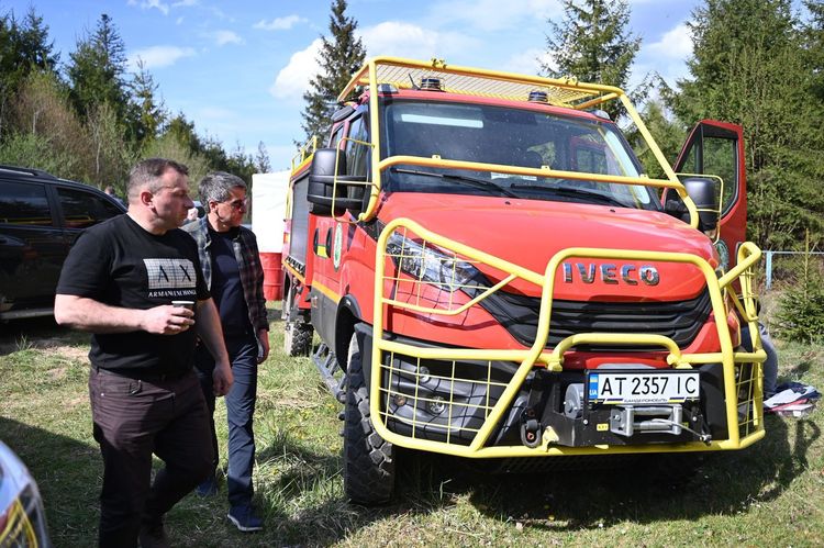 На Мукачівщині другу добу триває ліквідація масштабної лісової пожежі