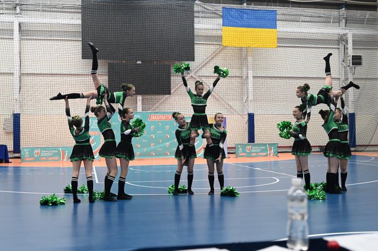 «Пліч-о-пліч»: в Ужгороді провели обласні змагання з черлідингу