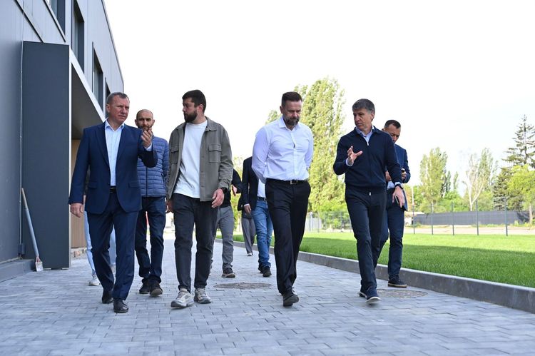 Мирослав Білецький та Віктор Микита оглянули будівництво інноваційного фармзаводу на Закарпатті