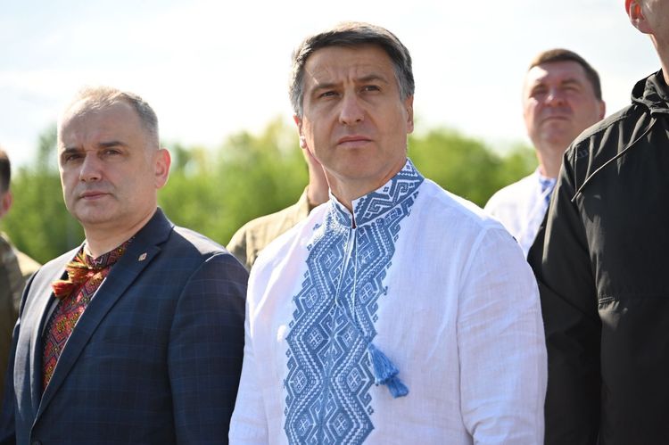 На Закарпатті зустріли прах лідера ОУН Андрія Мельника та його дружини