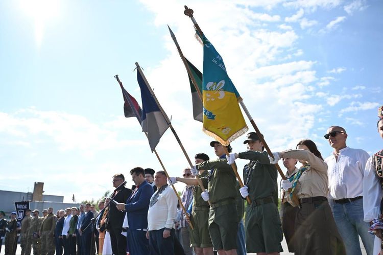 На Закарпатті зустріли прах лідера ОУН Андрія Мельника та його дружини