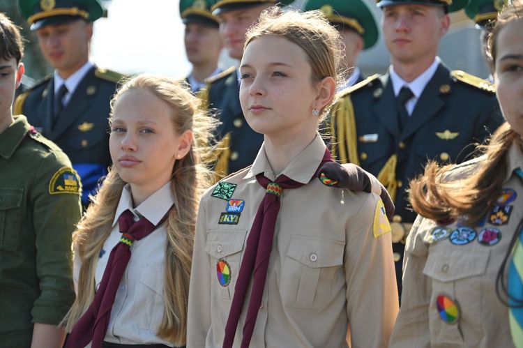 На Закарпатті зустріли прах лідера ОУН Андрія Мельника та його дружини