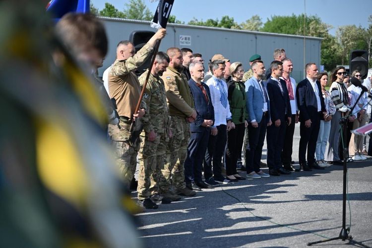 На Закарпатті зустріли прах лідера ОУН Андрія Мельника та його дружини