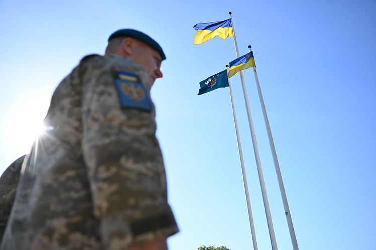 В Ужгороді урочисто підняли прапор морської піхоти України та вшанували полеглих Героїв