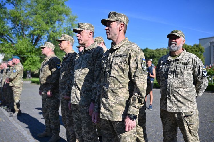 В Ужгороді урочисто підняли прапор морської піхоти України та вшанували полеглих Героїв